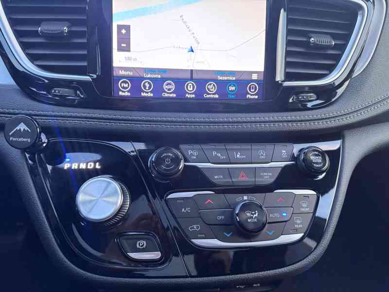 Chrysler Pacifica 3,6 S Limited ČR Sunroof Navi 2018 - foto 18