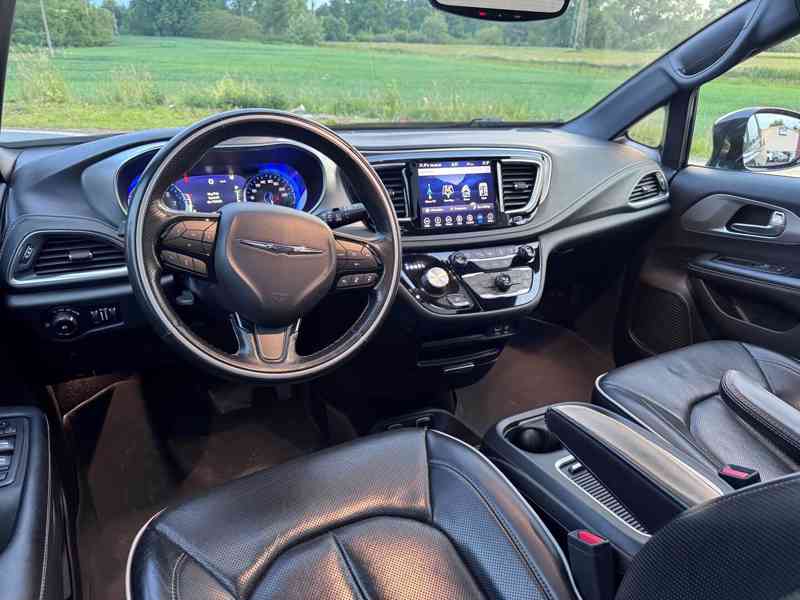Chrysler Pacifica 3,6 S Limited ČR Sunroof Navi 2018 - foto 15