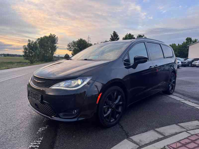 Chrysler Pacifica 3,6 S Limited ČR Sunroof Navi 2018 - foto 2