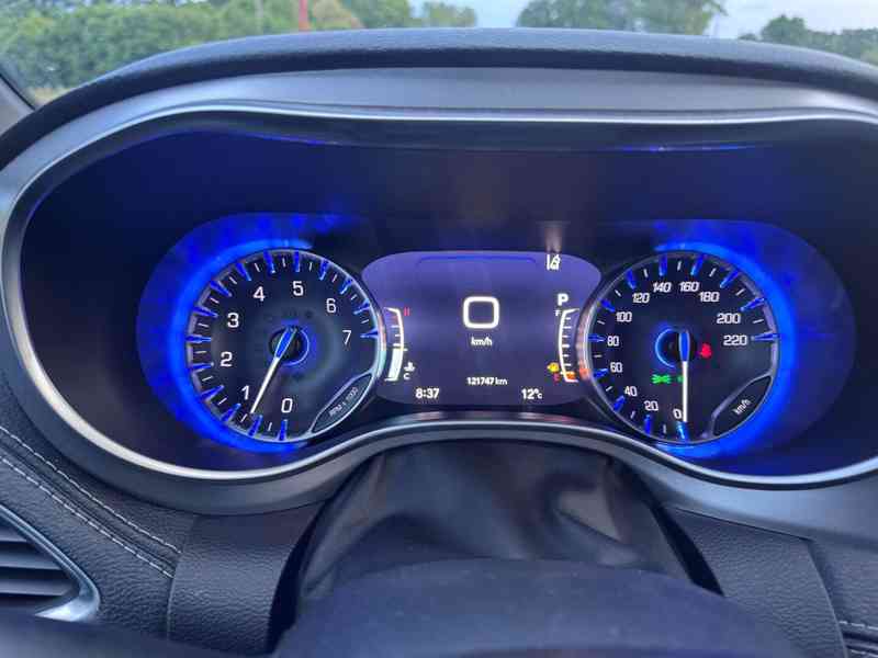Chrysler Pacifica 3,6 S Limited ČR Sunroof Navi 2018 - foto 19
