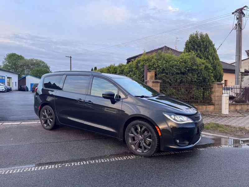 Chrysler Pacifica 3,6 S Limited ČR Sunroof Navi 2018 - foto 1