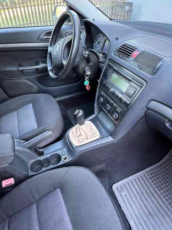 Škoda Octavia Kombi 1,9 - foto 9