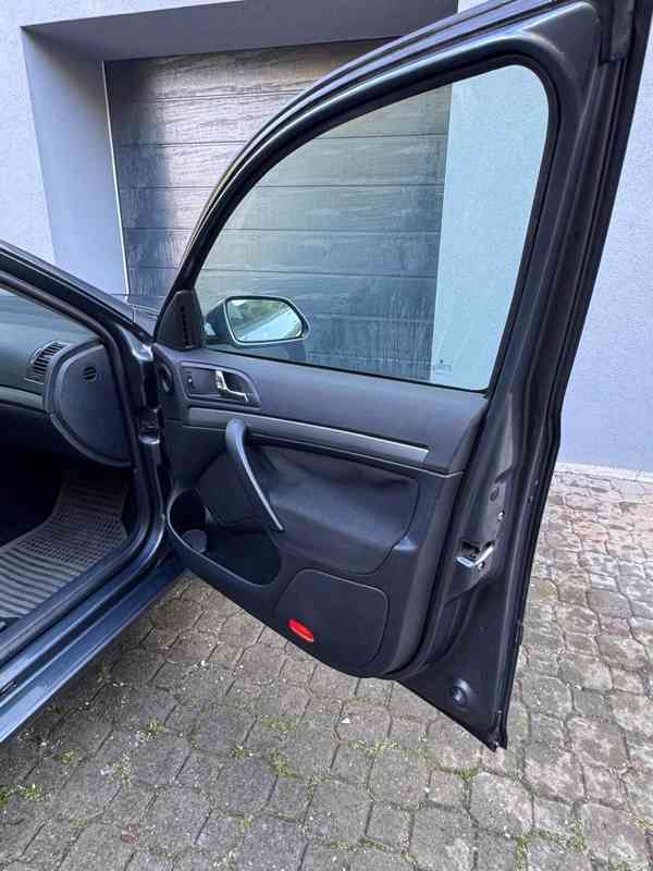 Škoda Octavia Kombi 1,9 - foto 19
