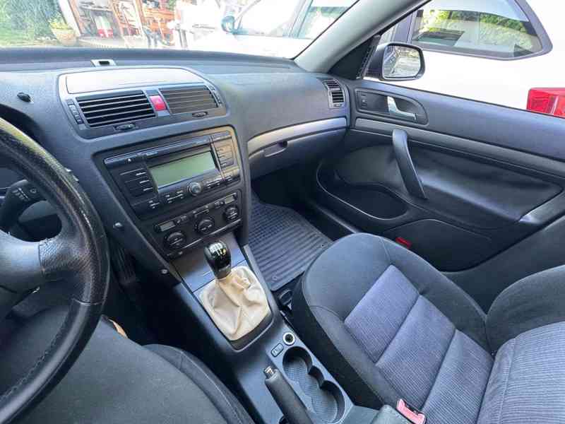 Škoda Octavia Kombi 1,9 - foto 5