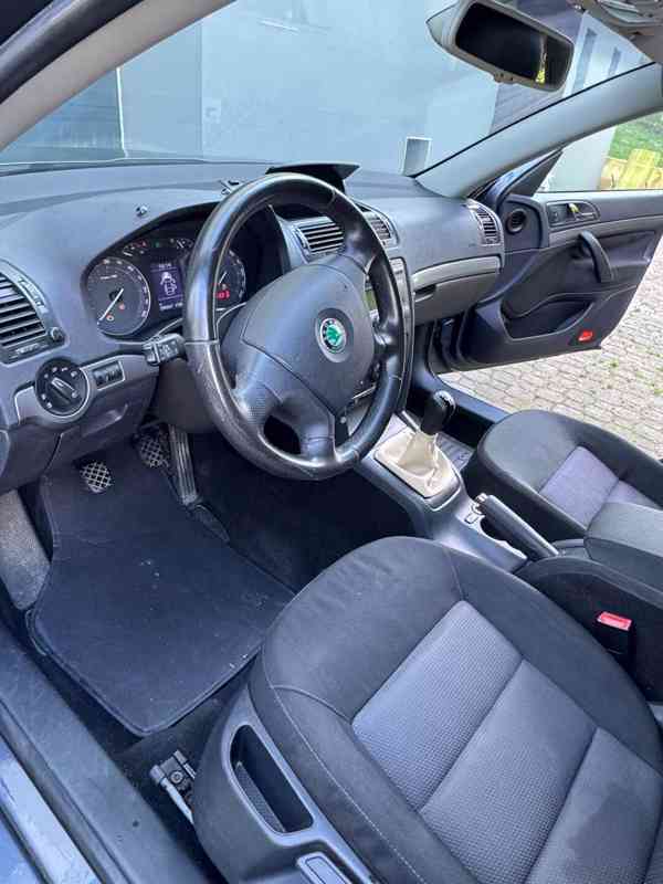 Škoda Octavia Kombi 1,9 - foto 12