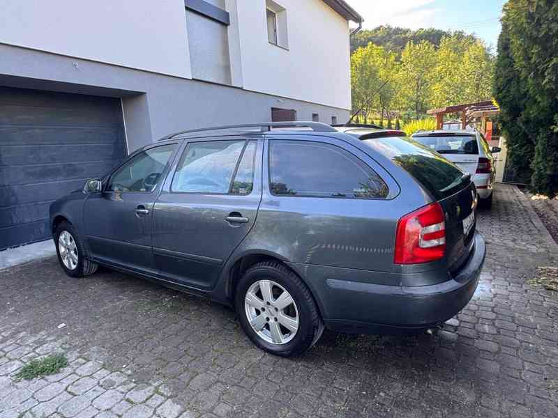 Škoda Octavia Kombi 1,9 - foto 23
