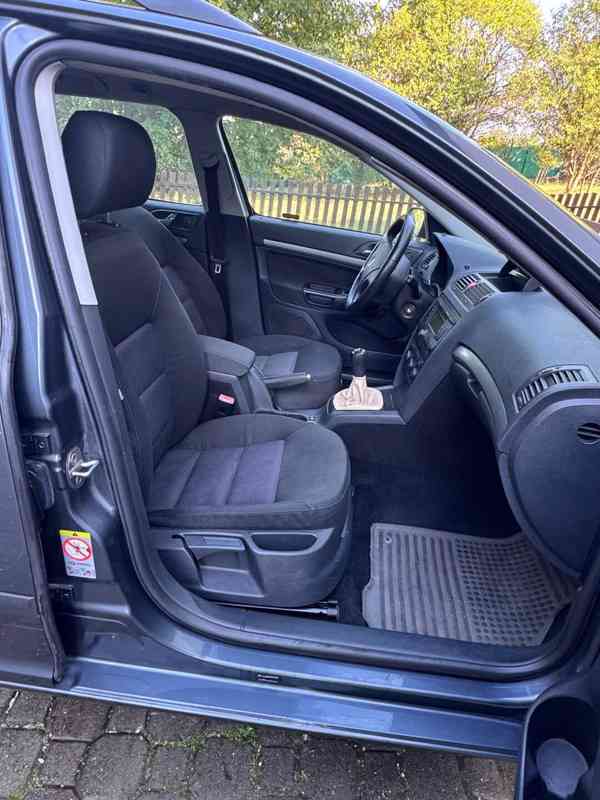 Škoda Octavia Kombi 1,9 - foto 18