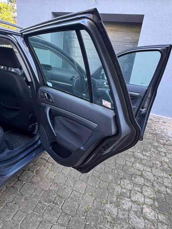 Škoda Octavia Kombi 1,9 - foto 17