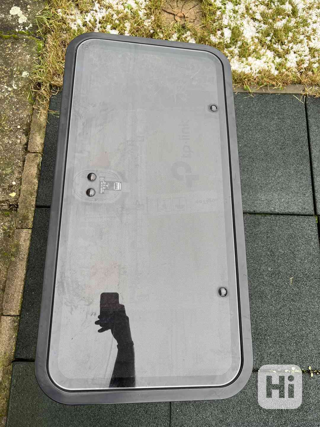 Škoda FAVORIT střešní okno se záclonkami - foto 1