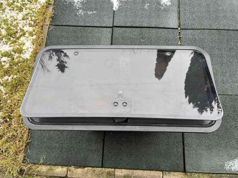 Škoda FAVORIT střešní okno se záclonkami - foto 2