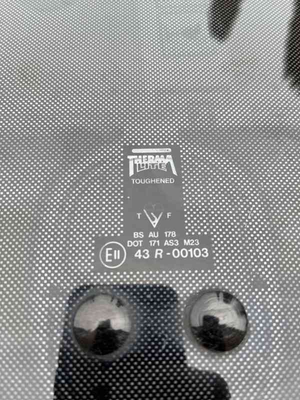 Škoda FAVORIT střešní okno se záclonkami - foto 3