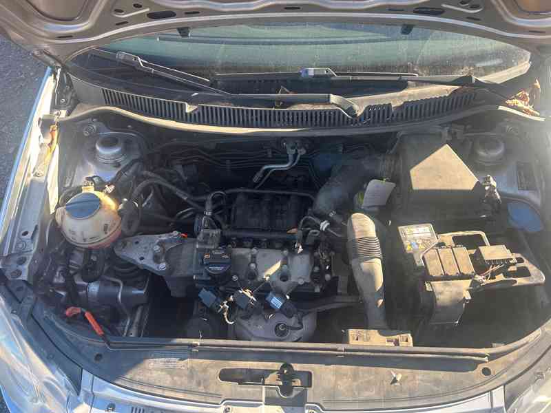 WV Polo 1,2HTP 40KW BMD 2007 prodám díly z vozu - foto 6