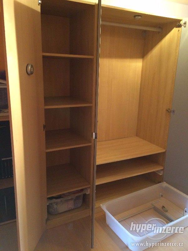 Prodám IKEA postel s nočními stolky a IKEA skříň PAX. - foto 3