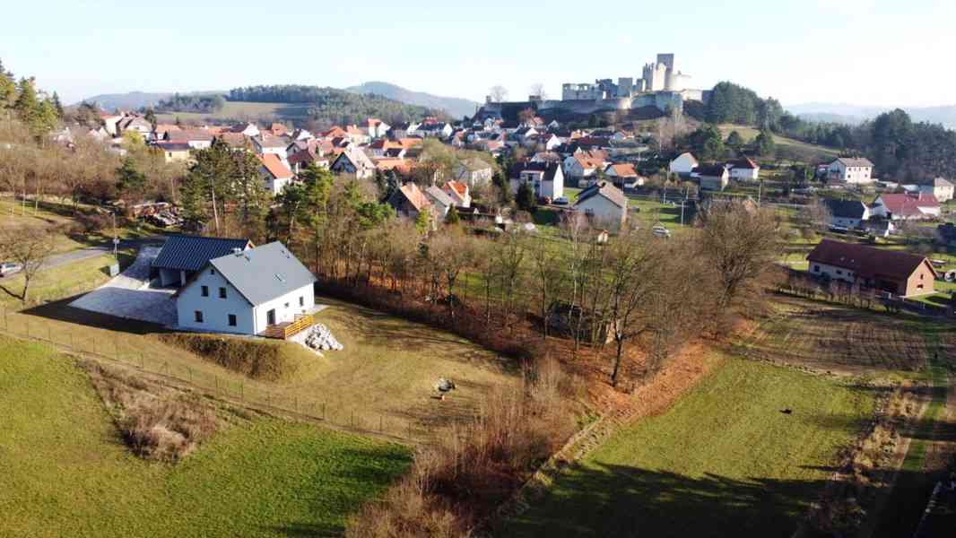 Prodej novostavby domu v Rabí s výhledem na hrad - foto 4