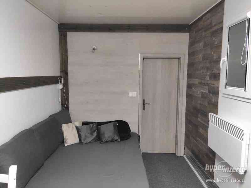 Prodám obytný návěs celoroční 2 + kk, 36 m2 - foto 2