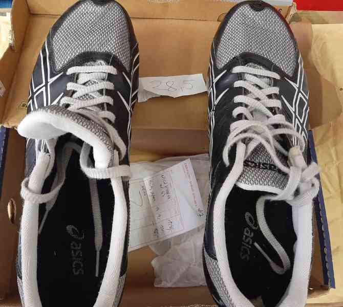 Tretry > Atletické běžecké boty Asics Hyper MD 11, kopačky
