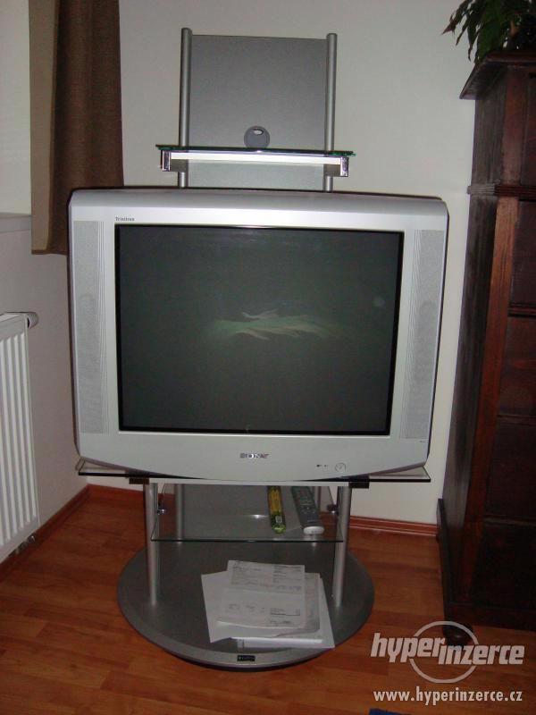 Prodám BTV SONY TRINITRON KV-29LS30 včetně stolku - foto 1