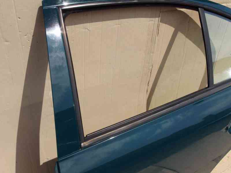 Levé zadní dveře Škoda Octavia I hatchback - foto 3