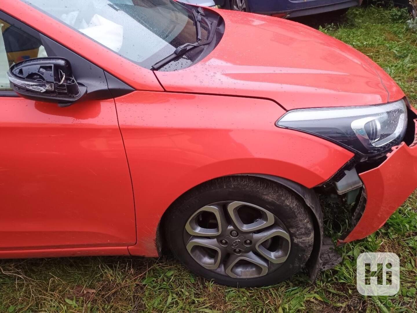 Hyundai i20 - foto 1