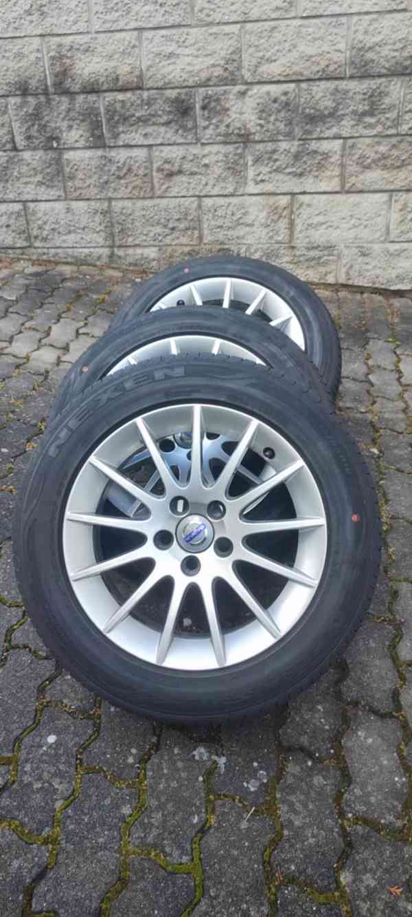 Disky s pneu Volvo 215/55R16