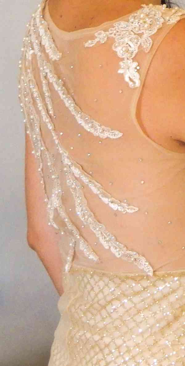 Luxusní champagne krajkové šaty s vrstvenou sukní - foto 7
