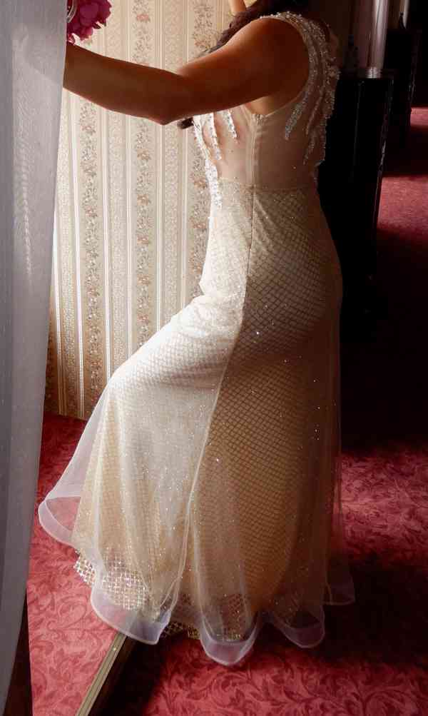Luxusní champagne krajkové šaty s vrstvenou sukní - foto 8