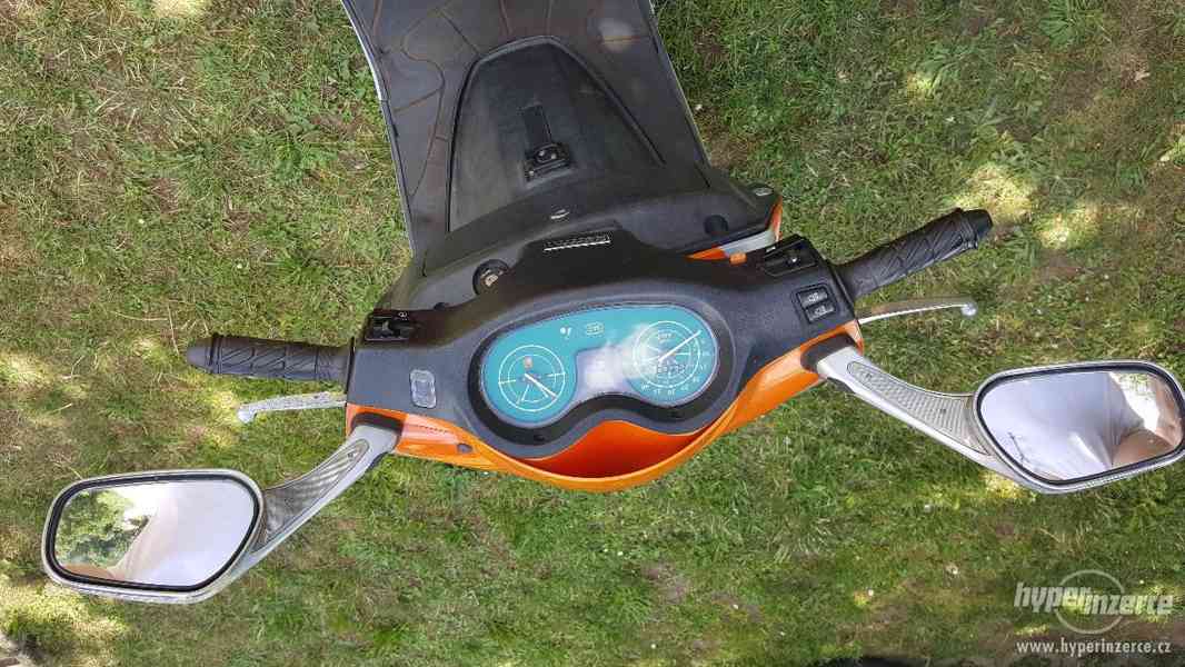 YUKI 50 MATRIX + přilba a další příslušenství! - foto 2