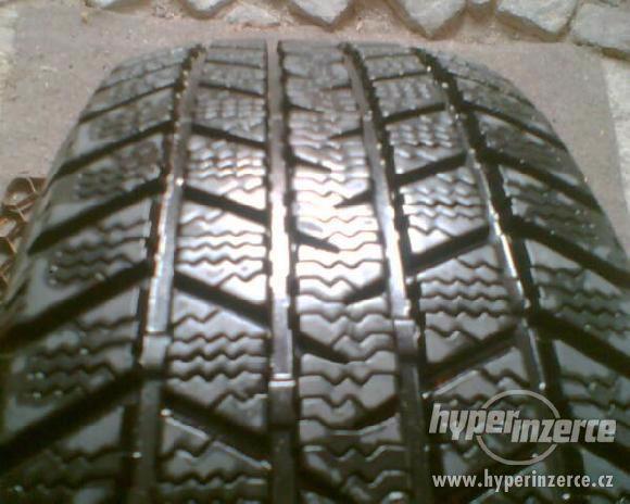 Champiro 195/60R15 M+S,prodám  jednu zimní pneu - foto 1