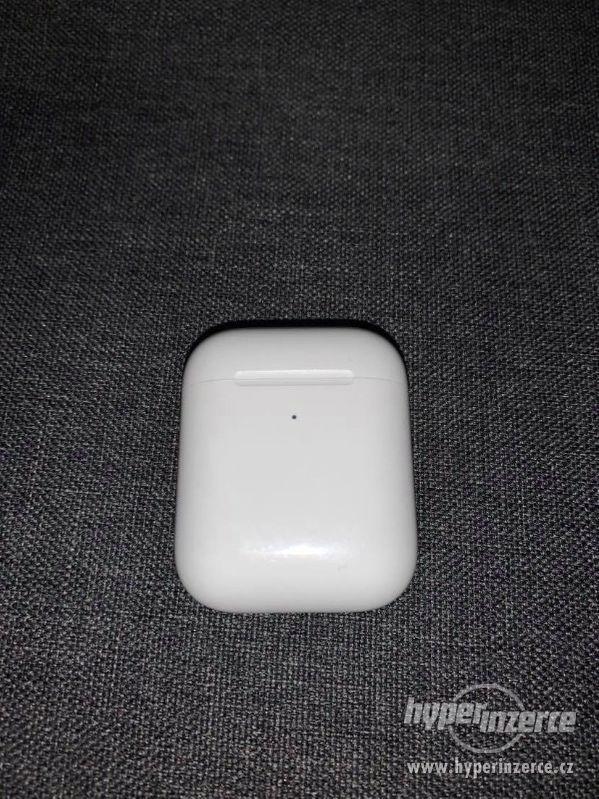 Apple AirPods 2 (2019), bezdrátové nabíjení - foto 4