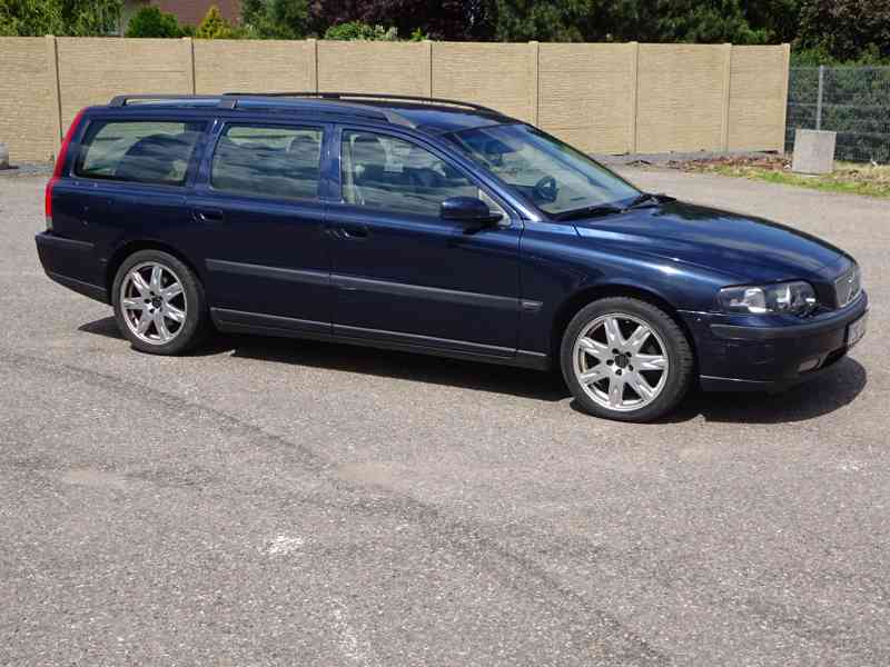 Volvo V70 2.4 D5 Combi r.v.2004 (stk:6/2025) 120 kw  - foto 2