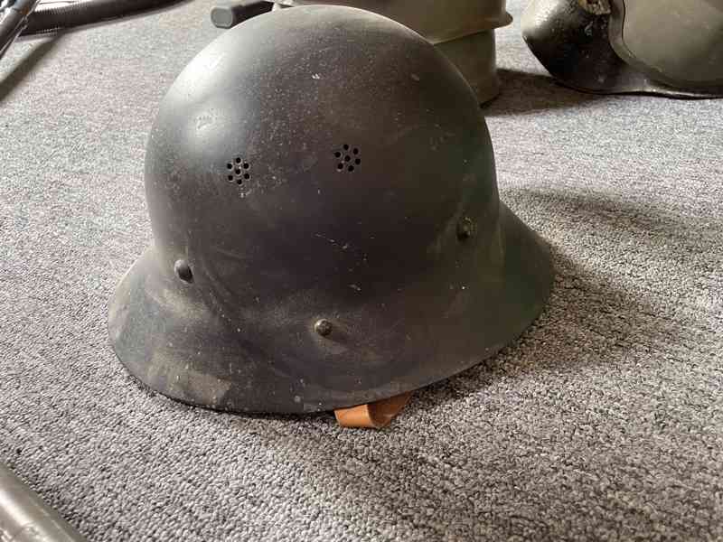 Vojenské helmy - foto 9