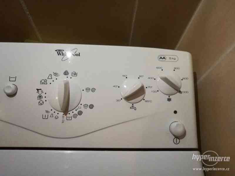 Automatická pračka Whirlpool s vrchním plněním - foto 2
