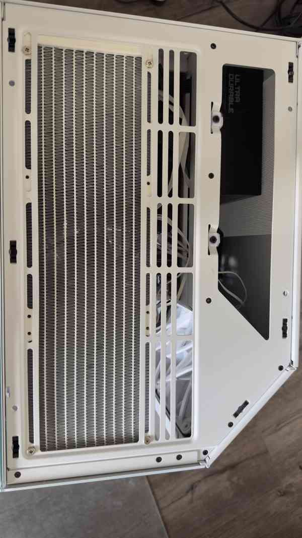 HERNÍ PC + VOLANT Ryzen 7 7800X3D/RTX 4070 SUPER/32GB DDR5 - foto 3