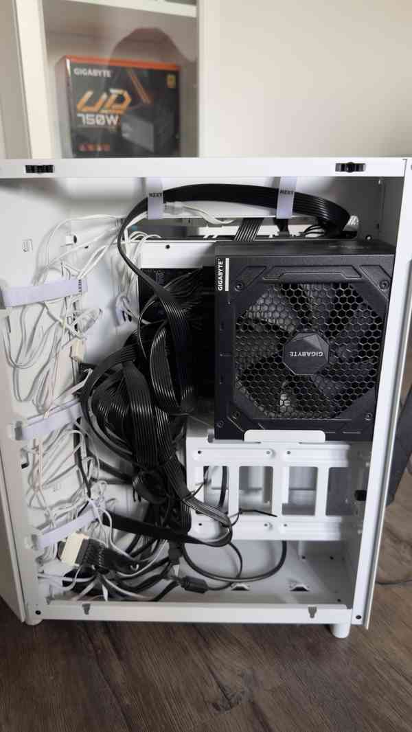 HERNÍ PC + VOLANT Ryzen 7 7800X3D/RTX 4070 SUPER/32GB DDR5 - foto 4