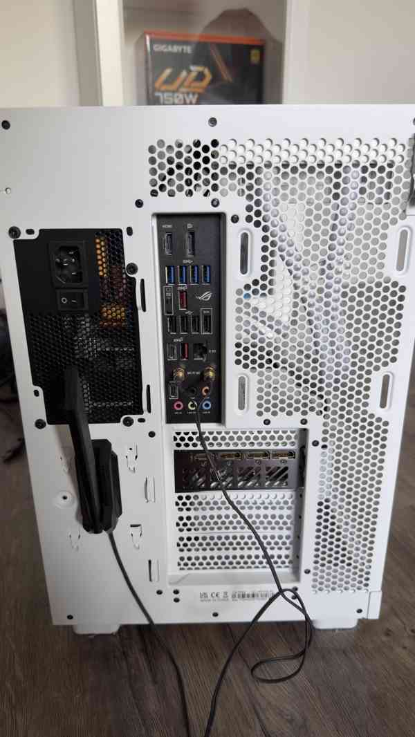 HERNÍ PC + VOLANT Ryzen 7 7800X3D/RTX 4070 SUPER/32GB DDR5 - foto 5