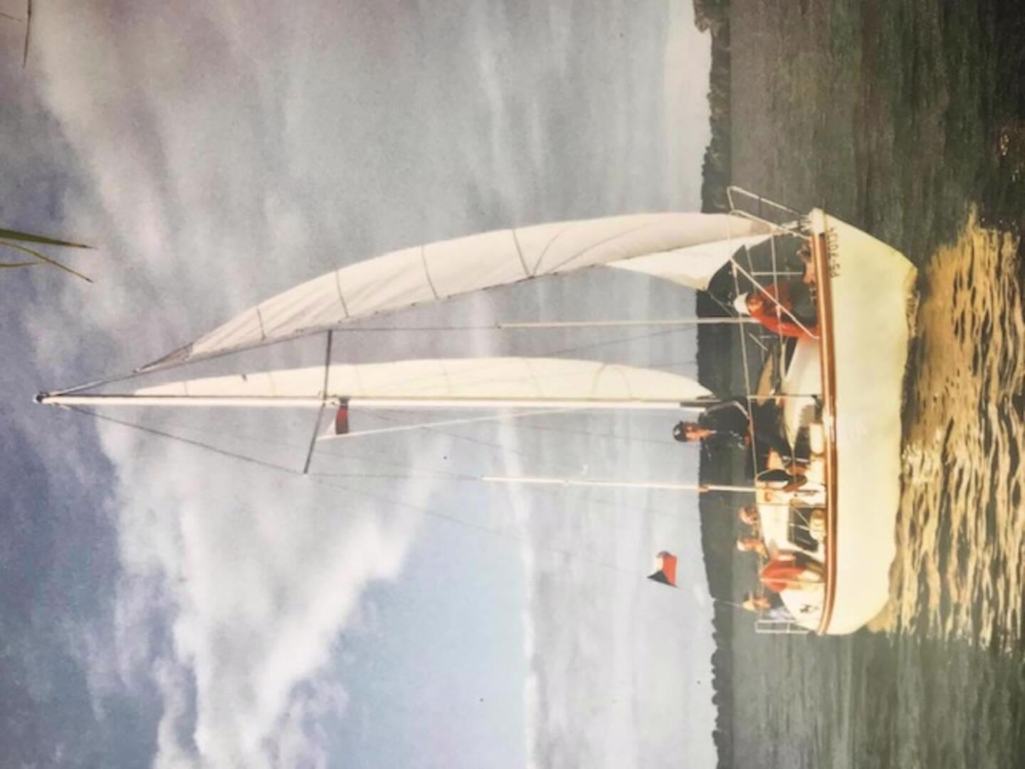 Kajutová plachetnice s přívěsem - foto 1
