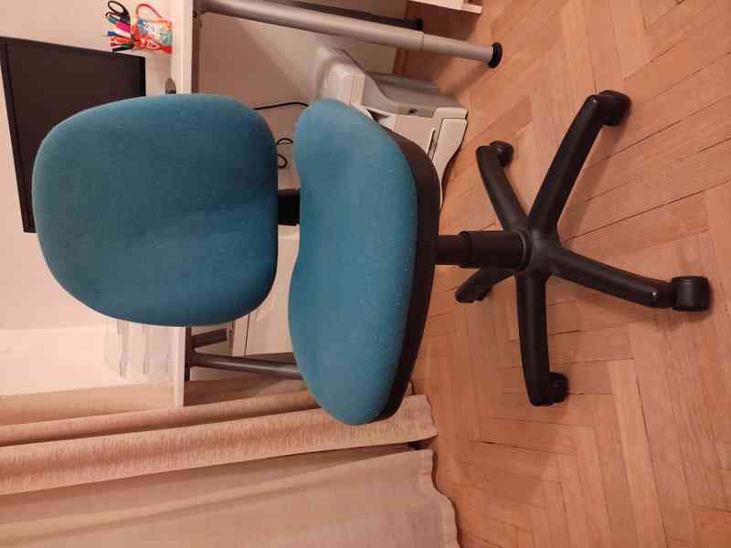 TV stolek+ZDARMA židle kolečková  - foto 4