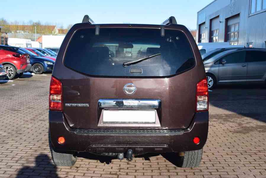 Nissan Pathfinder 2.5 dCi LE 140kw - foto 12