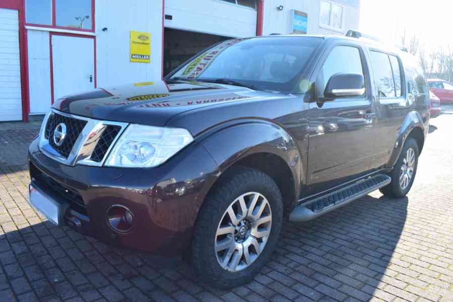 Nissan Pathfinder 2.5 dCi LE 140kw - foto 13