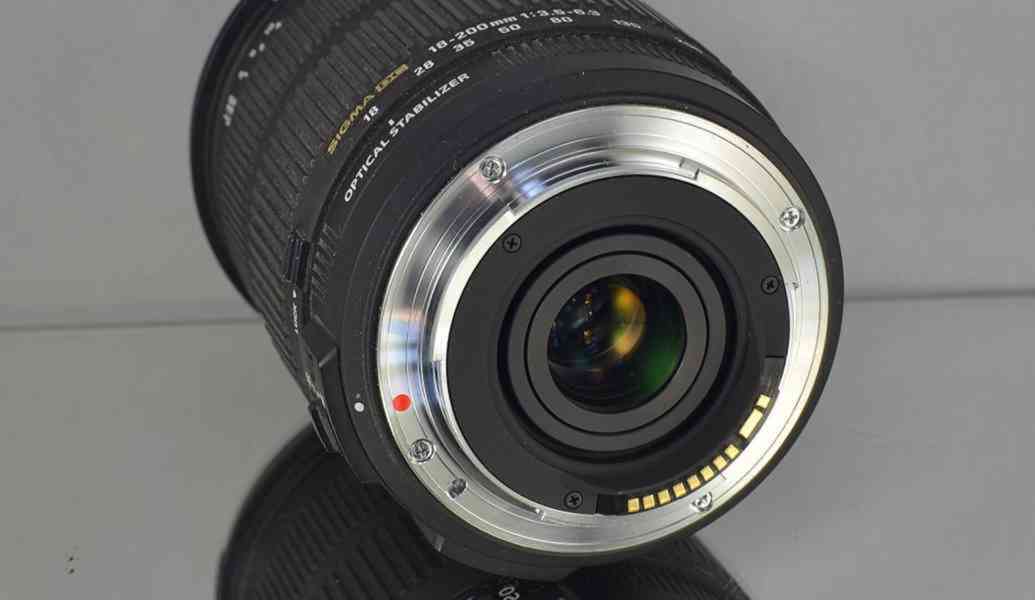 pro Canon - Sigma DC 18-200mm 1:3.5-6.3 OS **APS-C - foto 4