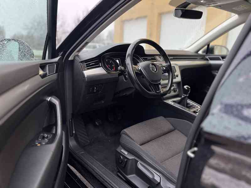 Volkswagen Passat 2.0 TDI, 110KW, SUPER STAV - - foto 9