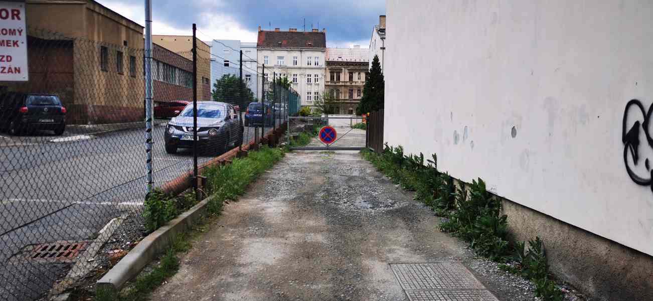 Pronajmu parkovací stání v Plzni - foto 2