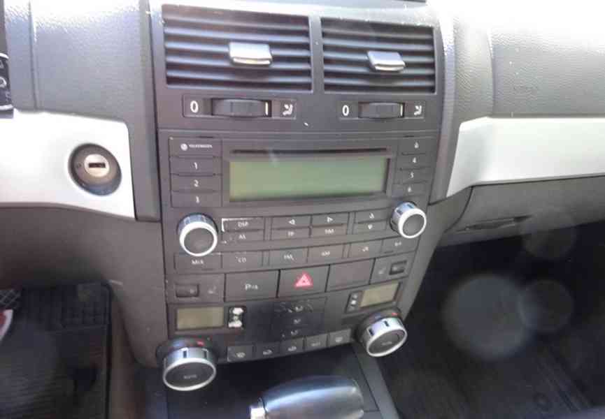 VW TOUAREG 3.0 TDI r.v.2004 (162 kw) Koupeno v ČR - foto 8