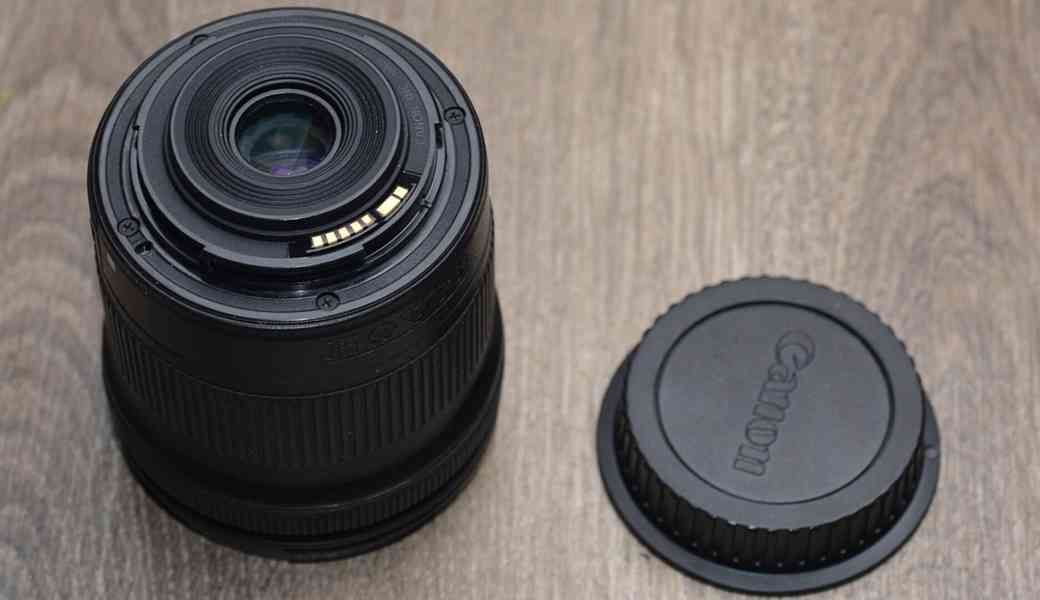 Canon EF-S 10-18mm f/4.5-5.6 IS STM - foto 4