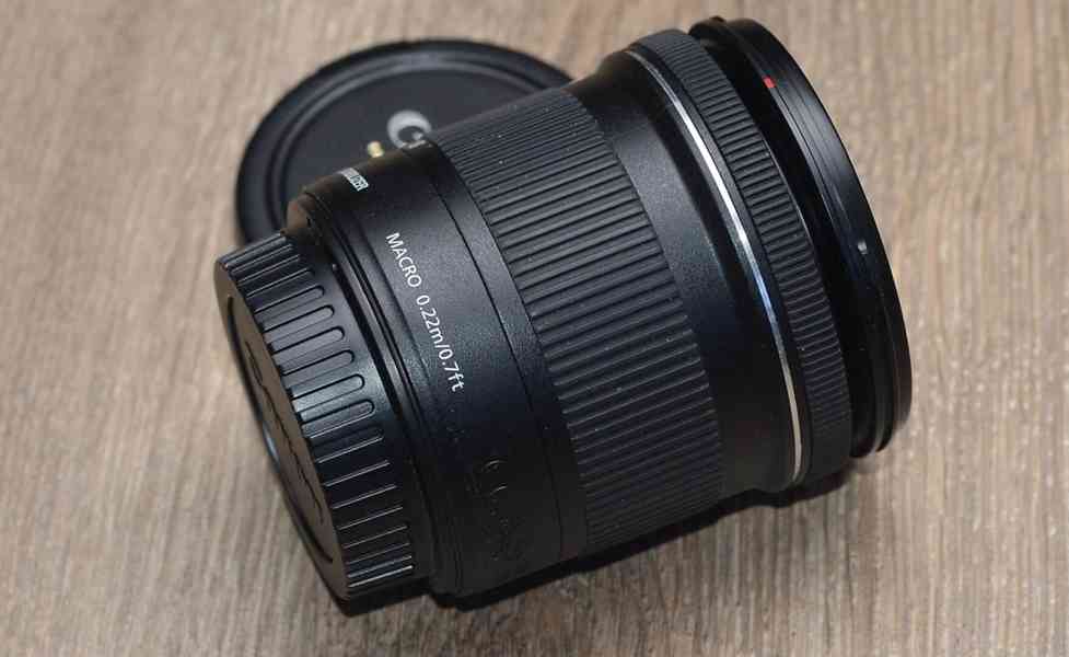 Canon EF-S 10-18mm f/4.5-5.6 IS STM - foto 6