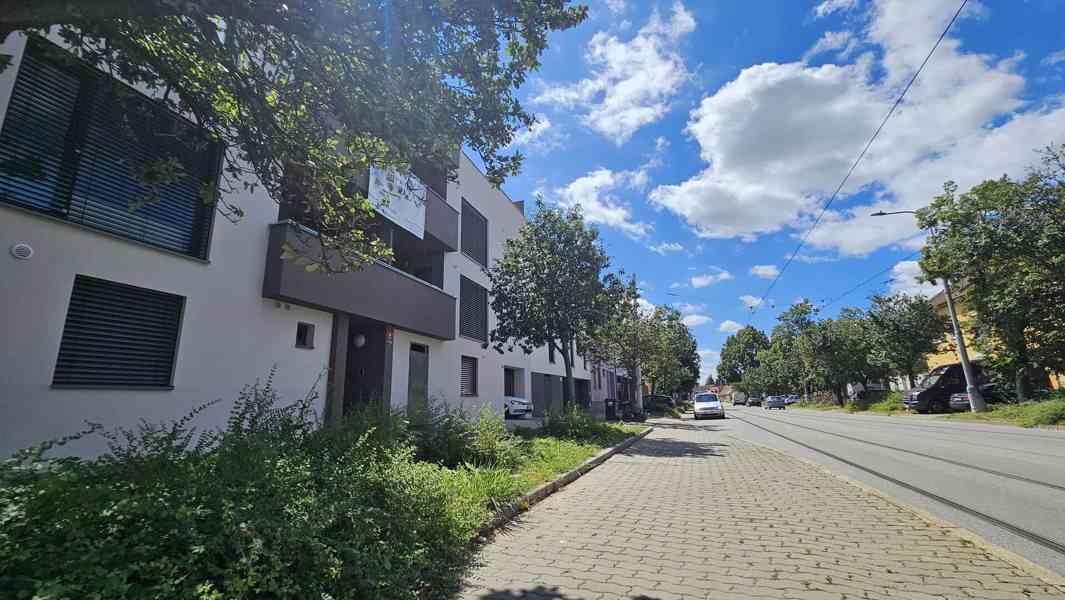 Pronájem novostavby bytu 85m2 3+kk,2 lodžie,garáž, bezbarie  - foto 16