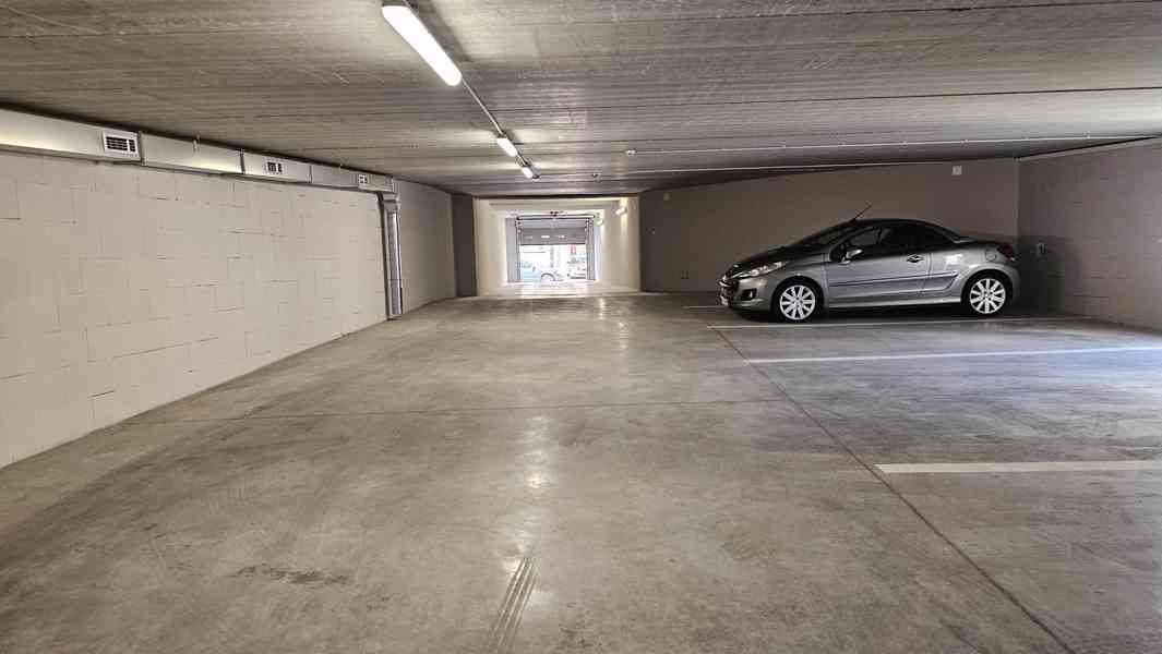 Pronájem novostavby bytu 85m2 3+kk,2 lodžie,garáž, bezbarie  - foto 17