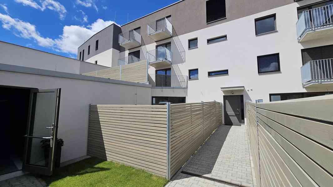 Pronájem novostavby bytu 85m2 3+kk,2 lodžie,garáž, bezbarie  - foto 14
