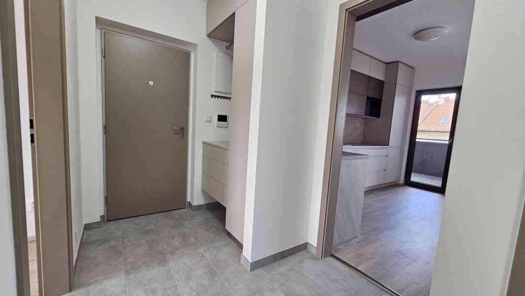 Pronájem novostavby bytu 85m2 3+kk,2 lodžie,garáž, bezbarie  - foto 13