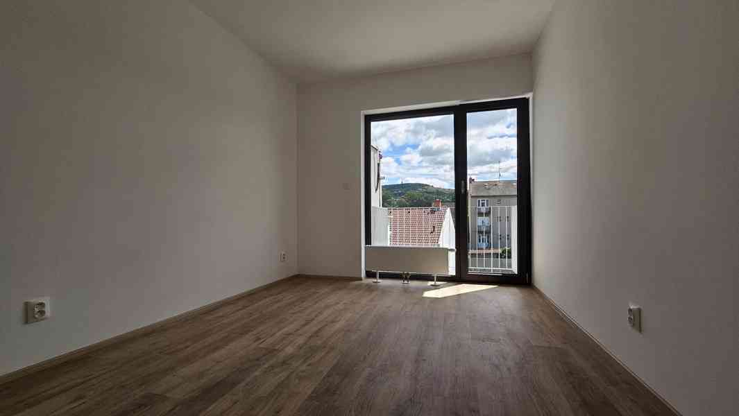 Pronájem novostavby bytu 85m2 3+kk,2 lodžie,garáž, bezbarie  - foto 8